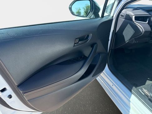 Used 2025 Toyota Corolla LE FWD image 17