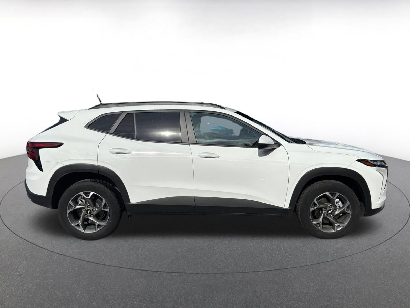Used 2025 Chevrolet Trax LT FWD image 14
