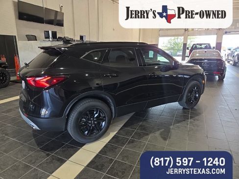 Used 2022 Chevrolet Blazer LT w/ Sound & Technology Package FWD image 5