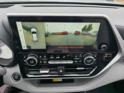 Used 2023 Toyota Highlander Platinum AWD/4WD image 6
