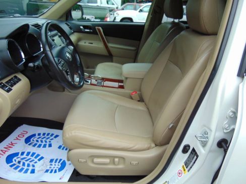 Used 2013 Toyota Highlander Limited FWD image 28