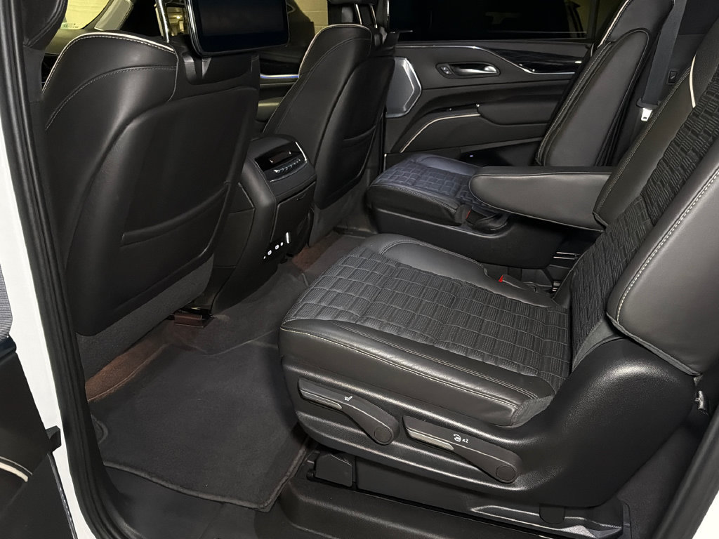 Used 2024 Cadillac Escalade ESV V AWD/4WD image 23