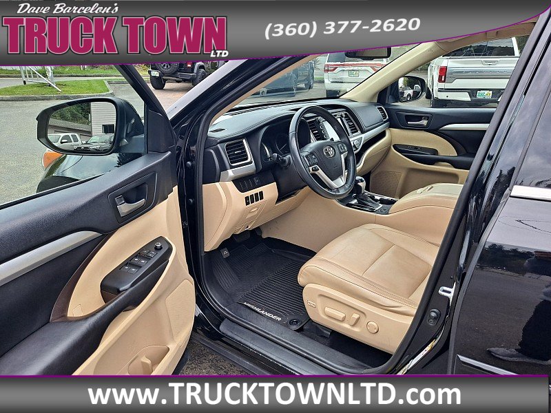Used 2016 Toyota Highlander XLE w/ Protection Package #3 AWD/4WD image 17