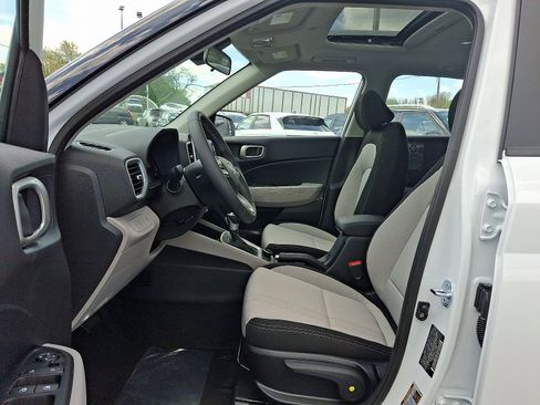 New 2026 Hyundai Venue SEL FWD image 5