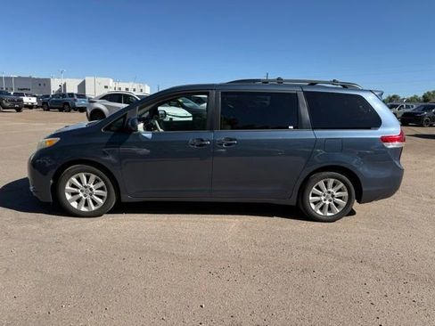 Used 2014 Toyota Sienna XLE AWD/4WD image 2