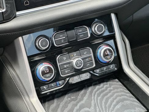 Used 2022 GMC Yukon Denali AWD/4WD image 14