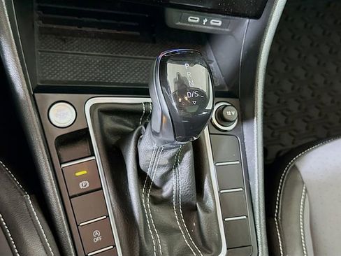 Used 2025 Volkswagen Jetta SE w/ Sunroof Package image 17