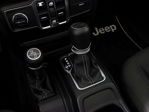 Used 2021 Jeep Wrangler Unlimited Sahara AWD/4WD image 13