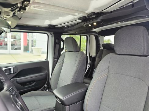 New 2026 Jeep Gladiator Sport image 22