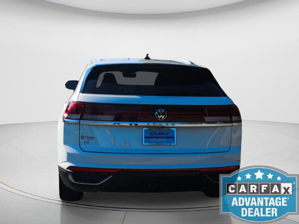 Used 2024 Volkswagen Atlas Cross Sport SE w/ Panoramic Sunroof Package FWD image 7