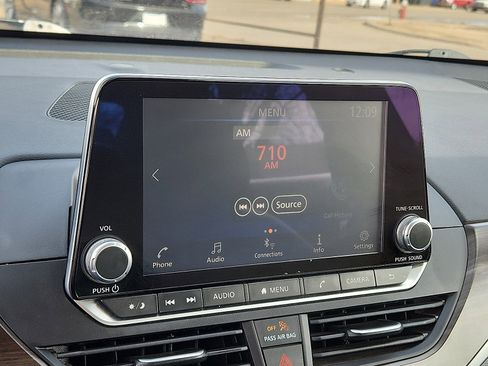 Used 2024 Nissan Altima 2.5 SV image 15