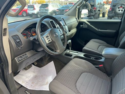 Used 2013 Nissan Frontier SV image 12