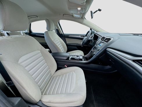 Used 2018 Ford Fusion S image 18