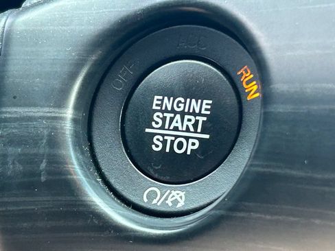 Used 2019 Jeep Grand Cherokee Laredo AWD/4WD image 19