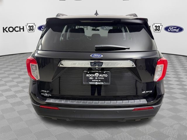 Used 2023 Ford Explorer XLT AWD/4WD image 7