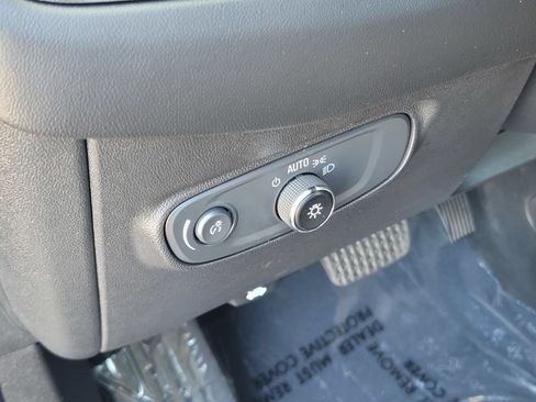 Used 2021 Chevrolet Equinox LS AWD/4WD image 18