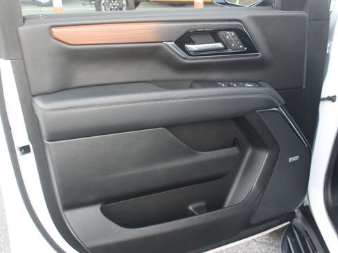 Used 2025 GMC Yukon XL Denali image 12