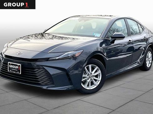 Certified 2025 Toyota Camry LE image 1