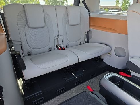 New 2025 Volkswagen ID. Buzz Pro S Plus image 21