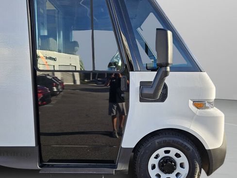 New 2025 Chevrolet Brightdrop 400 w/ Battery Pack, Max Range image 2