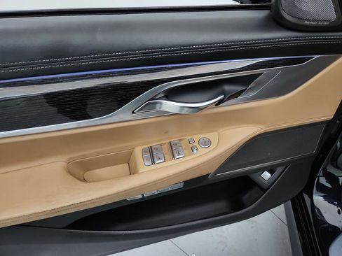 Used 2017 BMW 740i image 23