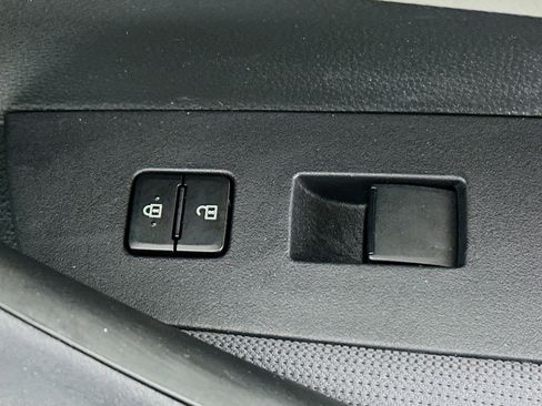 Used 2023 Toyota Corolla LE image 28