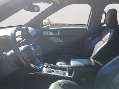 Used 2022 Ford Explorer Platinum w/ Technology Package image 9