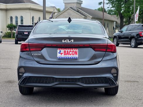 Used 2024 Kia Forte LXS FWD image 5