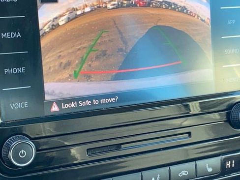 Used 2022 Volkswagen Passat 2.0T image 10