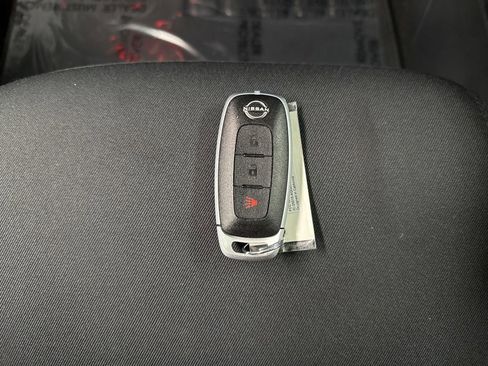 Used 2025 Nissan Pathfinder S AWD/4WD image 38