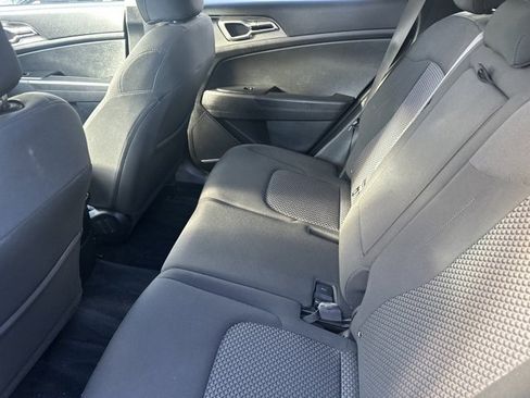 Used 2024 Kia Sportage LX image 7