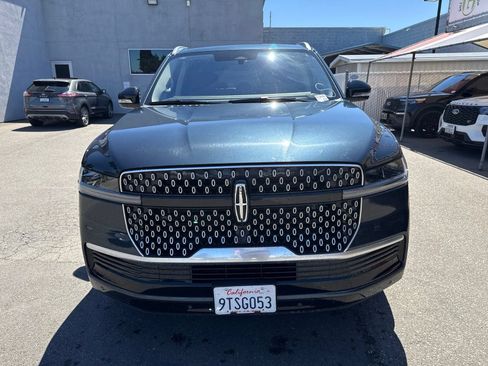 Certified 2025 Lincoln Navigator Reserve AWD/4WD image 8