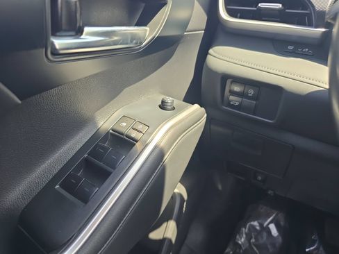 Certified 2024 Toyota Highlander XSE FWD image 23