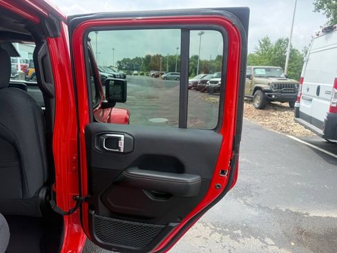 Used 2025 Jeep Wrangler Unlimited Sahara w/ Safety Group AWD/4WD image 55