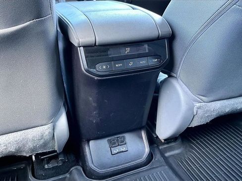 Used 2022 Toyota Highlander LE image 24