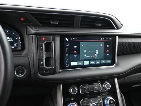 Used 2024 GMC Yukon XL Denali image 15