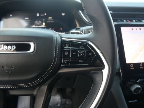 Used 2022 Jeep Grand Cherokee Overland w/ Luxury Tech Group IV image 23