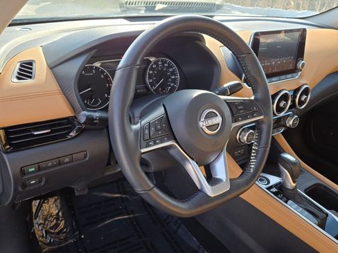 Used 2025 Nissan Sentra SV w/ SV Premium Package image 22