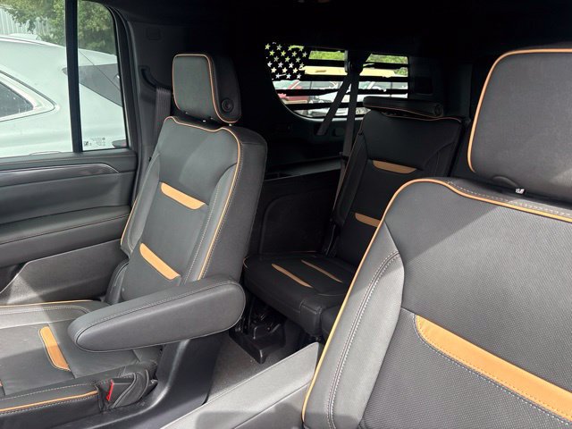 Used 2024 GMC Yukon XL AT4 w/ Technology Package AWD/4WD image 12
