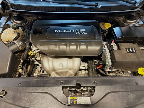 Used 2016 Chrysler 200 Limited FWD image 30