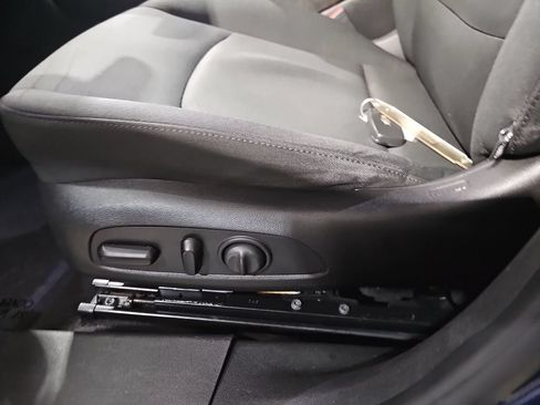 Used 2017 Chevrolet Malibu LT FWD image 33