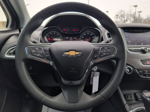 Used 2019 Chevrolet Cruze LT image 11