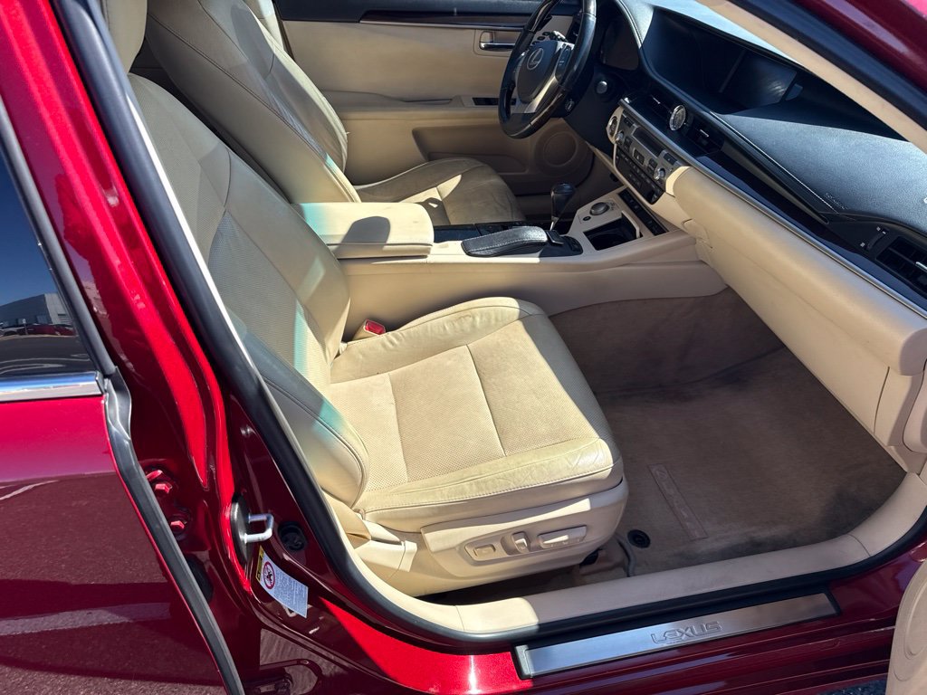 Used 2014 Lexus ES 350 w/ Luxury Package FWD image 6
