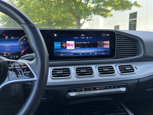 Used 2025 Mercedes-Benz GLS 450 4MATIC image 31