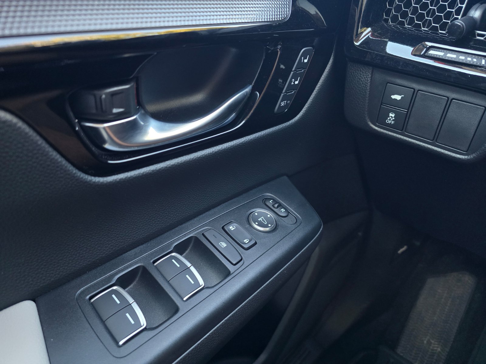 Used 2025 Honda CR-V EX-L image 22