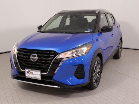 Used 2023 Nissan Kicks SV FWD image 3