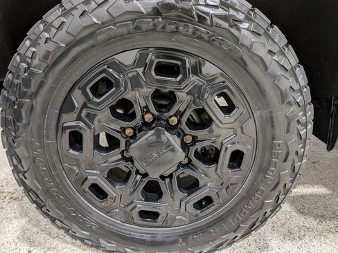 Used 2020 GMC Sierra 2500 Denali w/ Denali Ultimate Package image 12