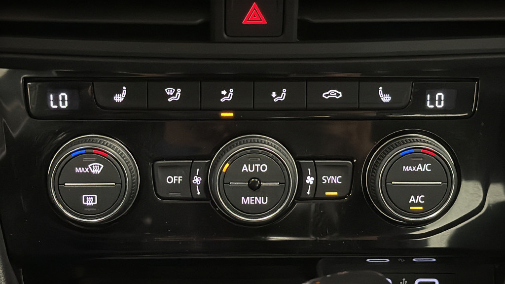 Used 2024 Volkswagen Jetta SE FWD image 18