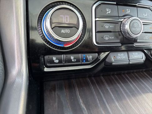 Used 2021 GMC Yukon Denali w/ Denali Premium Package image 22