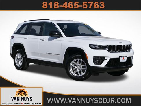 Used 2025 Jeep Grand Cherokee Laredo X image 1